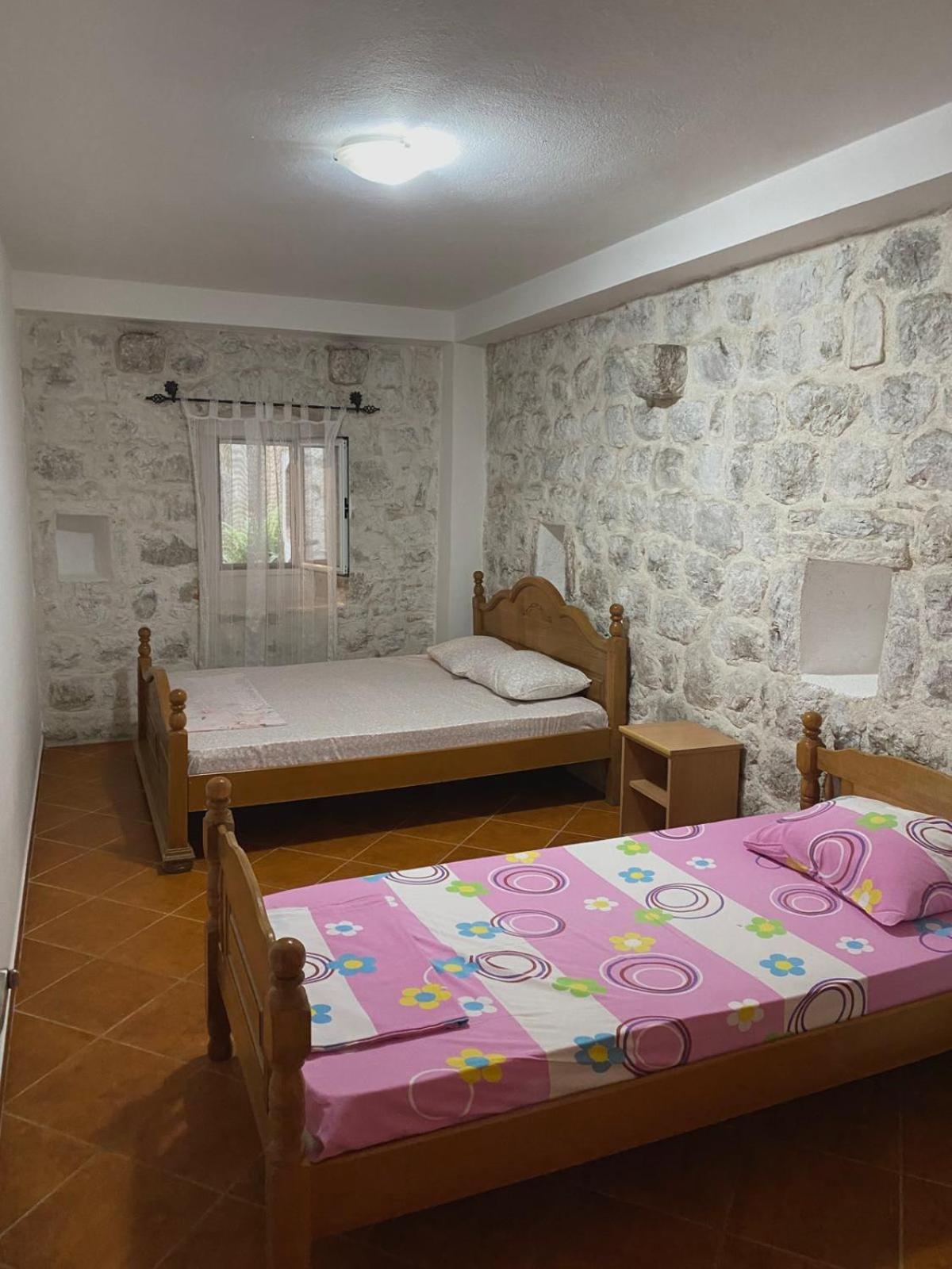Pavle Apartmani Risan Exterior photo